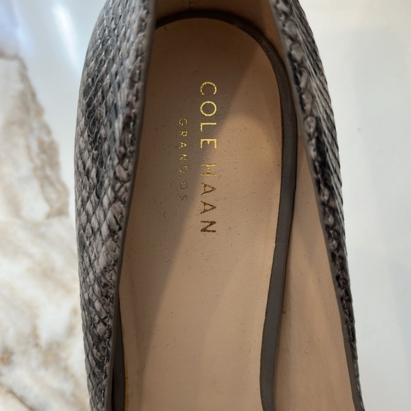 NWOT Cole Haan grey and black reptile print stacked 3.5” heel pumps - Picture 4 of 10